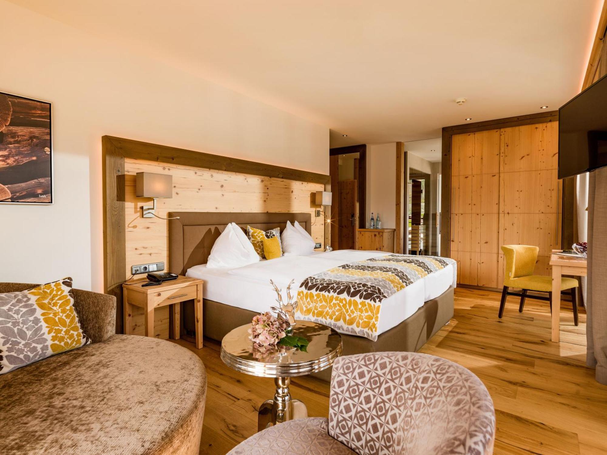 Hotel Zentral ****Superior Kirchberg in Tirol Bagian luar foto