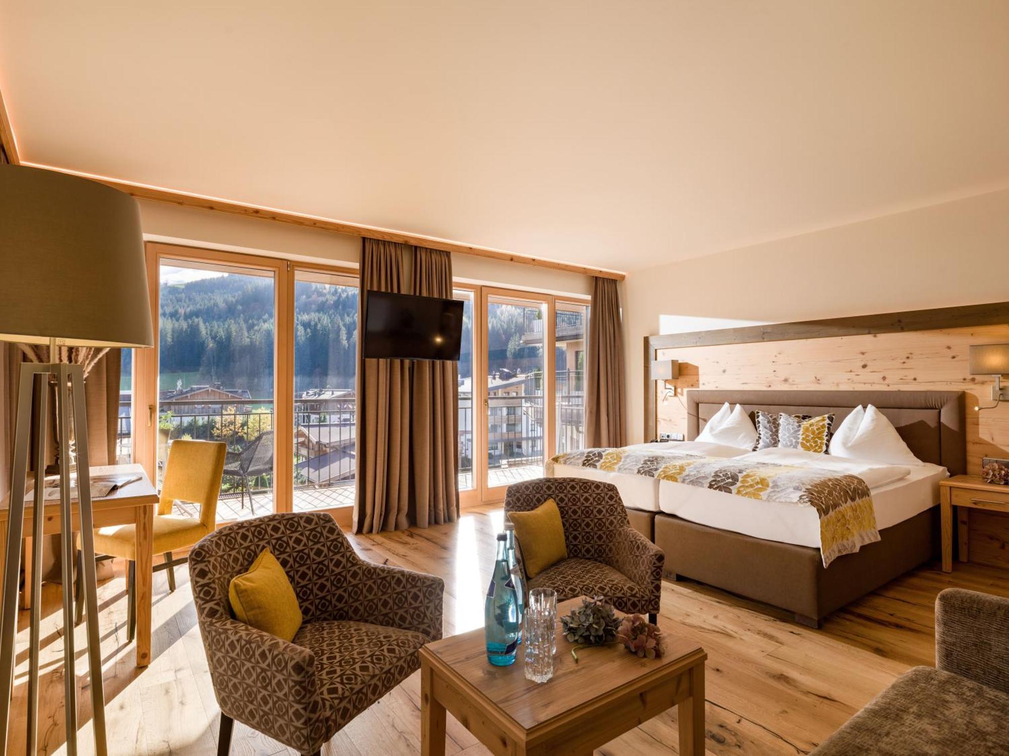 Hotel Zentral ****Superior Kirchberg in Tirol Bagian luar foto