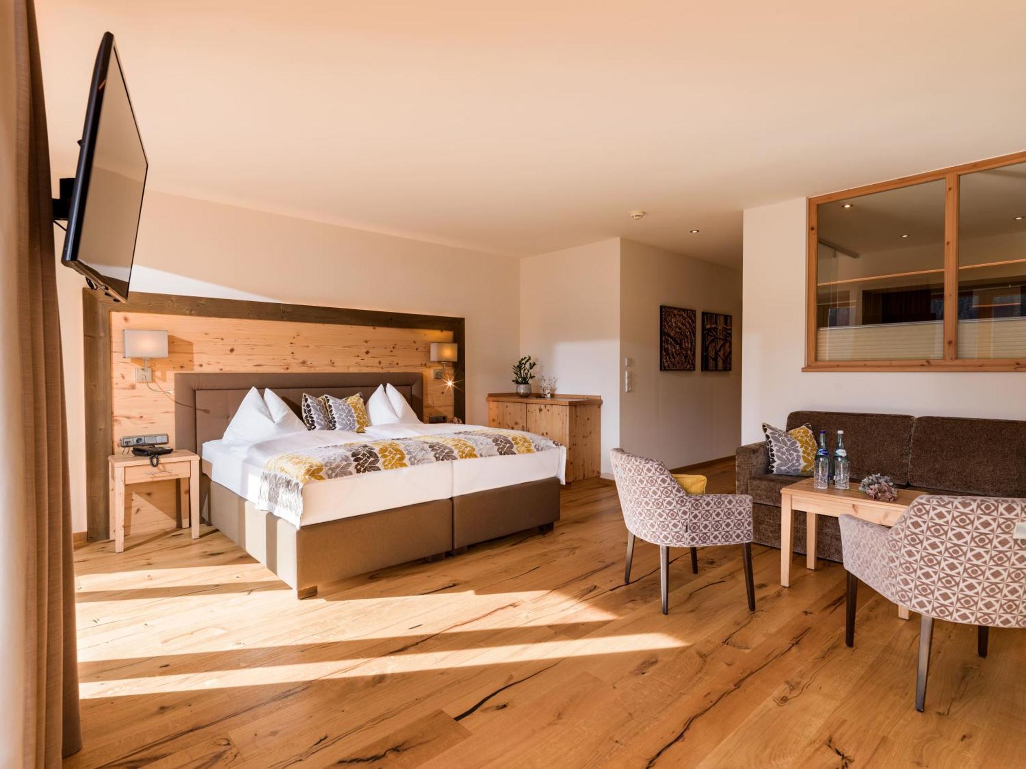 Hotel Zentral ****Superior Kirchberg in Tirol Bagian luar foto